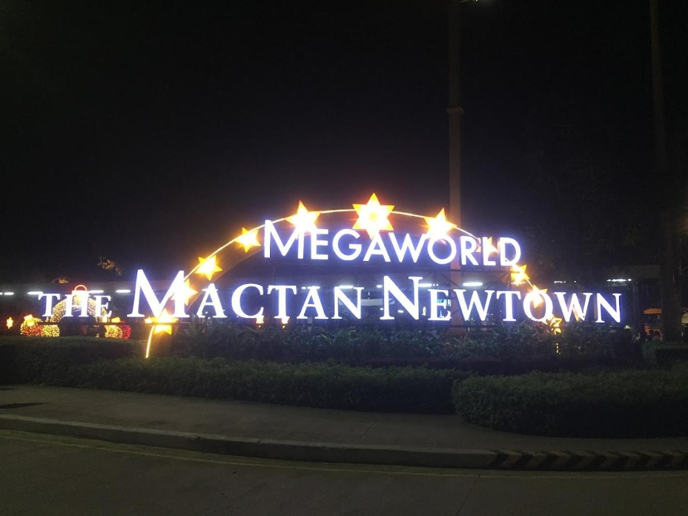 Mactan Newtown 8 Boulevard Deluxe Punta Engano  Экстерьер фото