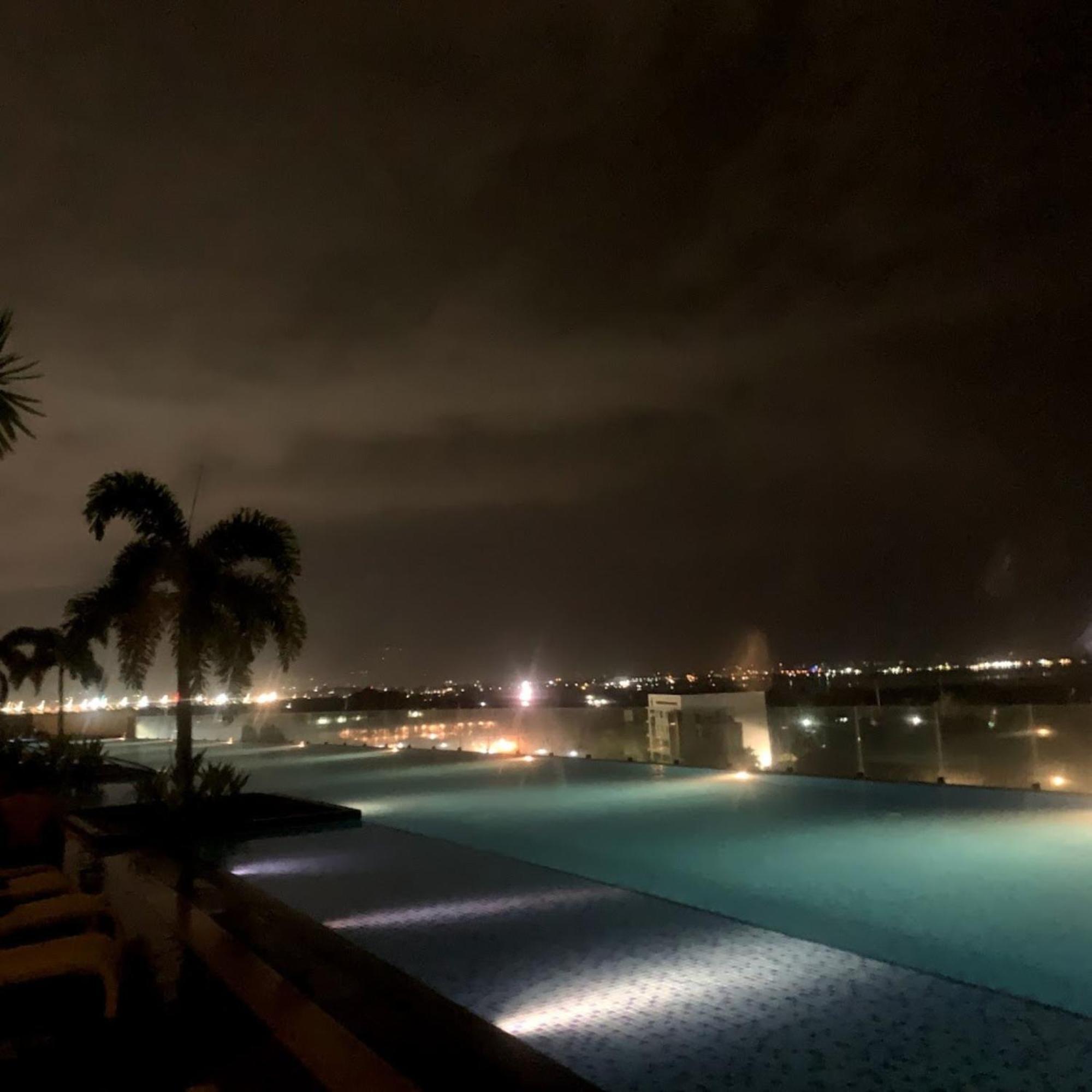 Mactan Newtown 8 Boulevard Deluxe Punta Engano  Экстерьер фото